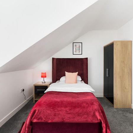 Birmingham Estate - Contractor & Group Accommodation - Secure Parking Buitenkant foto