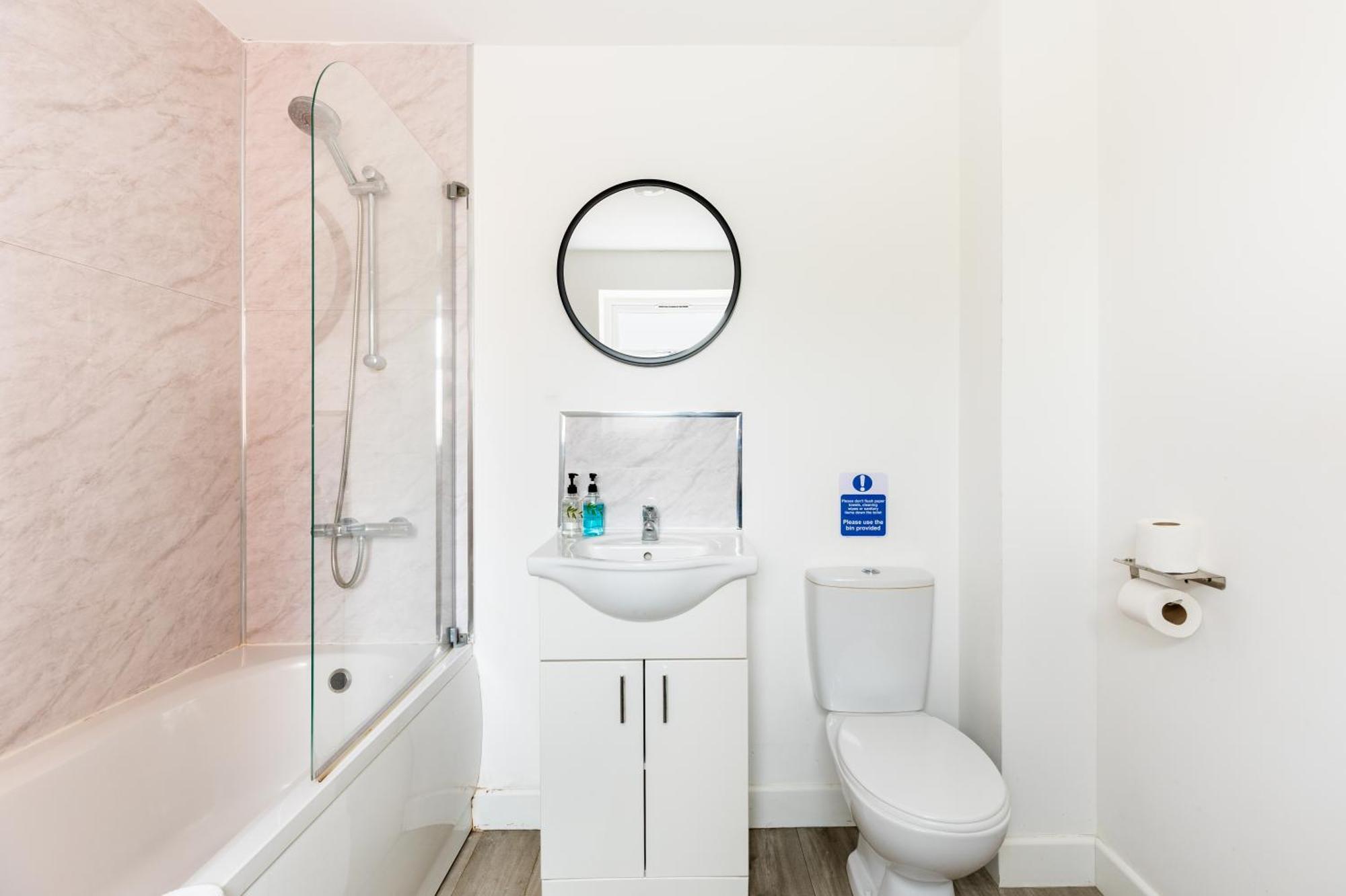 Birmingham Estate - Contractor & Group Accommodation - Secure Parking Buitenkant foto
