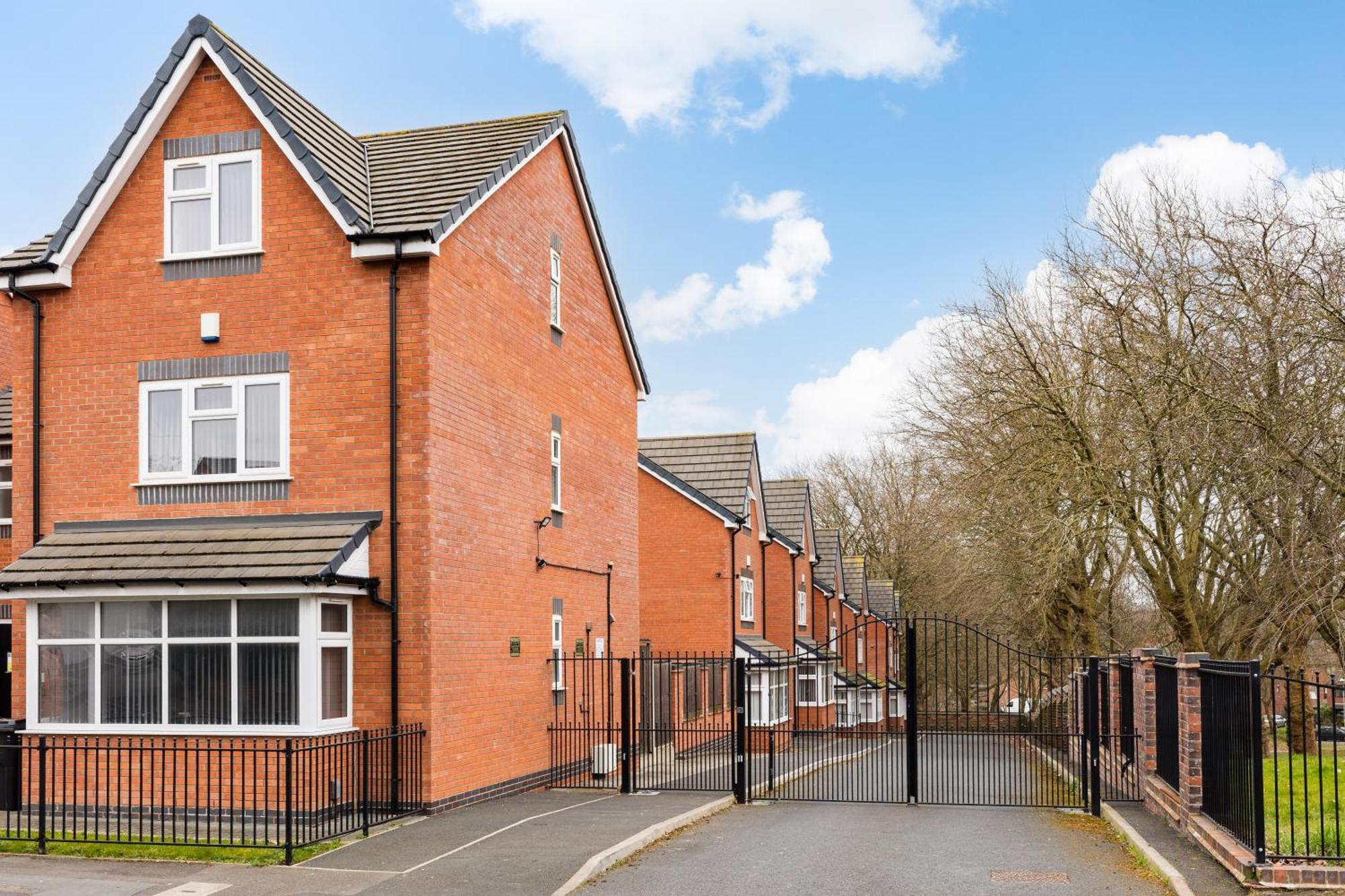 Birmingham Estate - Contractor & Group Accommodation - Secure Parking Buitenkant foto