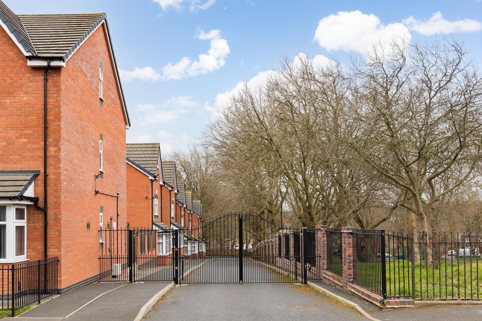 Birmingham Estate - Contractor & Group Accommodation - Secure Parking Buitenkant foto